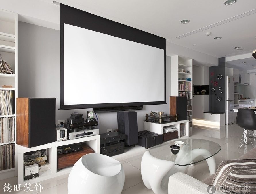 Deciding on projector screen aspect ratio